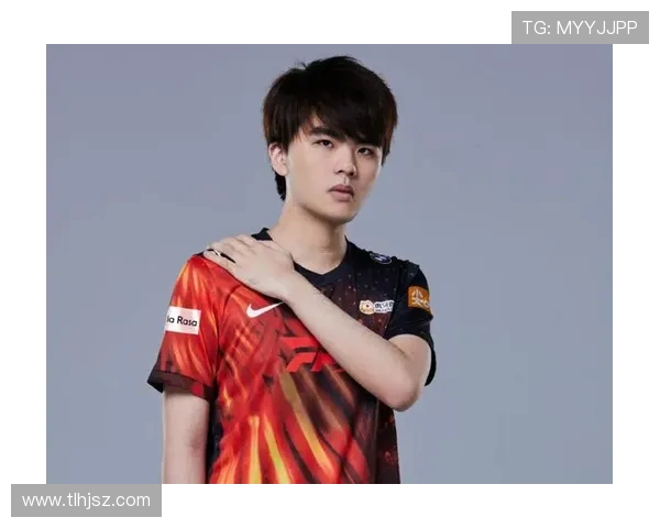 FPX战队在DOTA2赛场上的节奏变革引发热议与战术创新探讨 FPX战队在DOTA2赛场上的节奏变革引发热议与战术创新探讨