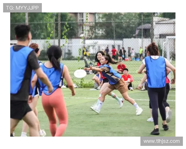 飞盘热潮席卷杭州飞盘队状态转变引发广泛关注与讨论 飞盘热潮席卷杭州飞盘队状态转变引发广泛关注与讨论